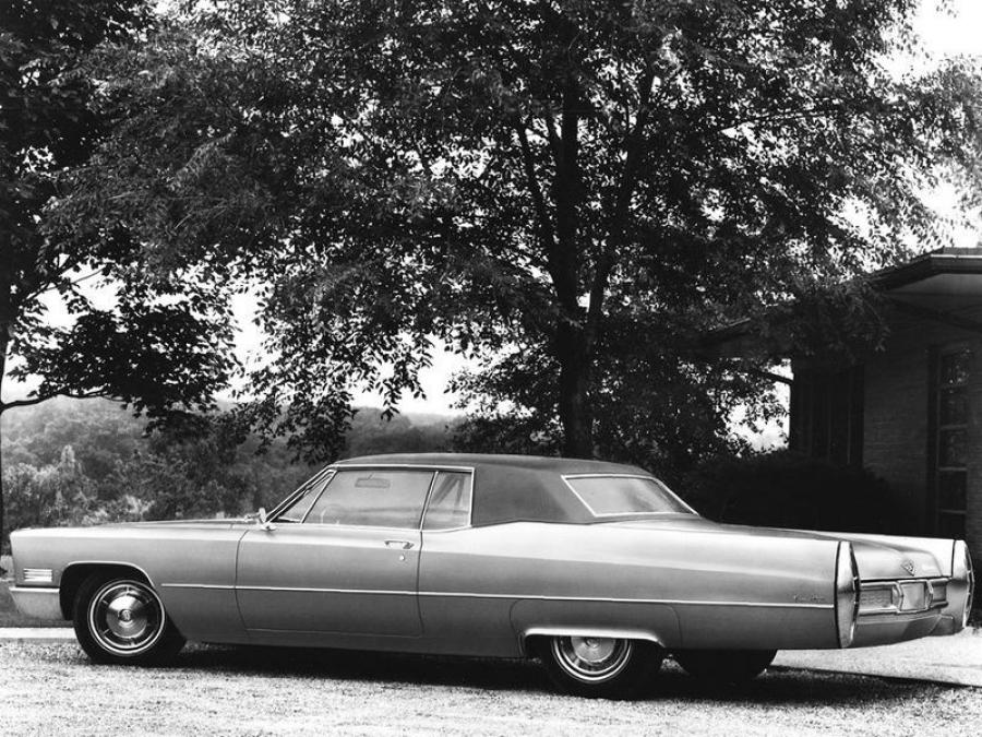  Cadillac Coupe DeVille 1967 года  (фото 2 из 3)